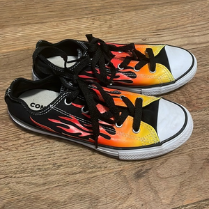 Converse‎ fire size 2 tennis shoes